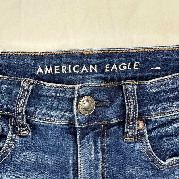 American Eagle AE Ne(x)t Level High V-Rise Denim Short Short Size 8 - Picture 5 of 7